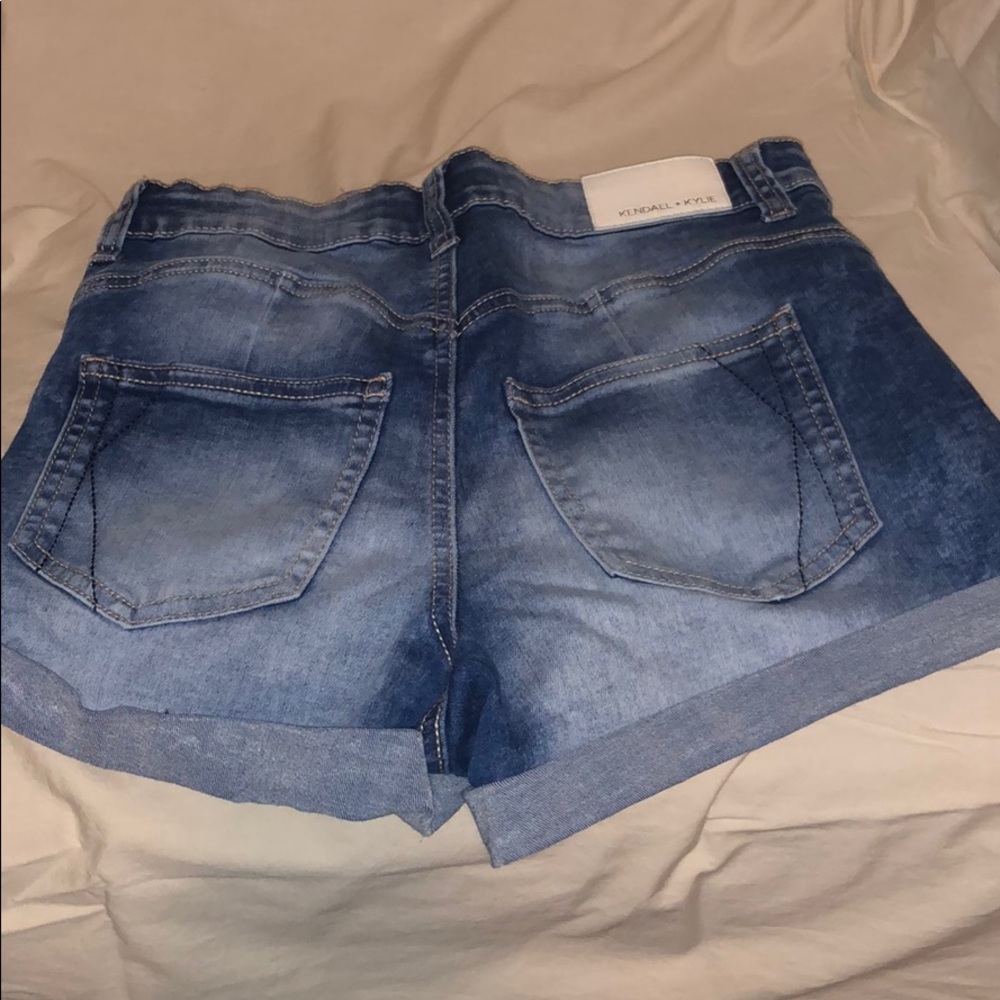 Hugh wasted shorts